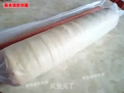 Make Red-tree cake roll step 8