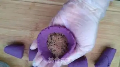 Make Potato red sugar sesame cake step 8