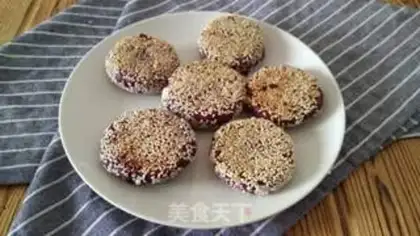 Make Potato red sugar sesame cake step 15