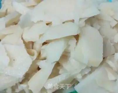 Make Sour seafood soup step 1