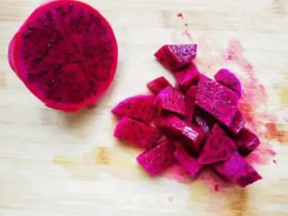 Make A honey shake of flamingo fruit step 0
