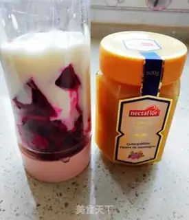 Make A honey shake of flamingo fruit step 1