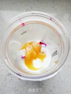 Make A honey shake of flamingo fruit step 3