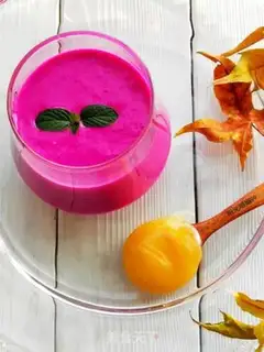 Make A honey shake of flamingo fruit step 5