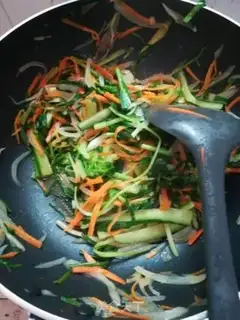 Make Eggskin vegetable rolls step 5