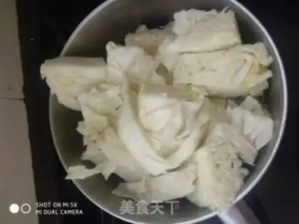 Make A cabbage fan with hot potballs step 1