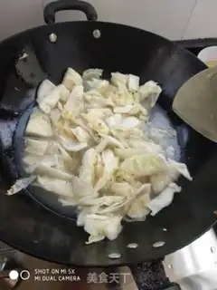 Make A cabbage fan with hot potballs step 5