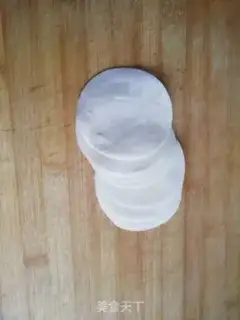 Make A dumpling-skin chip step 0