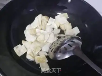 Make A dumpling-skin chip step 5
