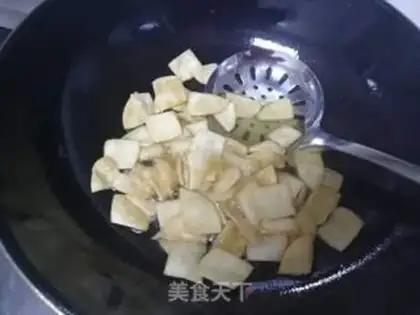 Make A dumpling-skin chip step 6