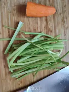 Make Celery with black beans step 2