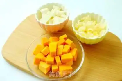 Make Pumpkin Sydney Silver Ears step 1