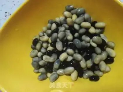 Make Red dates, black bean soy sauce step 1