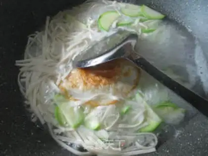 Make ♪ Duck eggs and sauerkraut noodles ♪ step 3