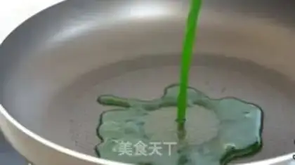 Make Homemade real cucumber egg chutes step 1