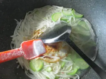 Make ♪ Duck eggs and sauerkraut noodles ♪ step 5