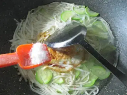 Make ♪ Duck eggs and sauerkraut noodles ♪ step 6