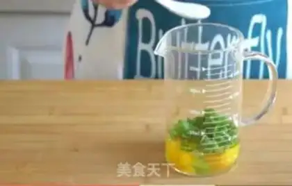 Make Homemade real cucumber egg chutes step 5