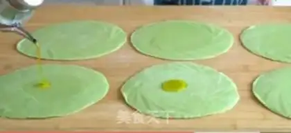 Make Homemade real cucumber egg chutes step 7