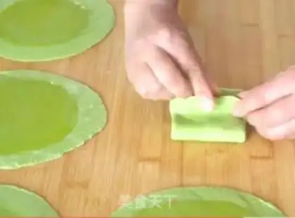 Make Homemade real cucumber egg chutes step 9