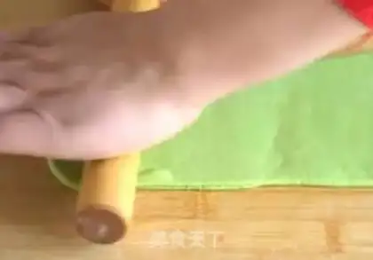 Make Homemade real cucumber egg chutes step 11