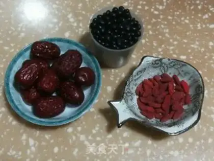 Make Red dates, black beans step 0