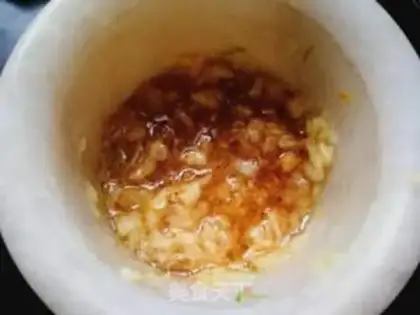 Make Garlic mud and seaweed step 1