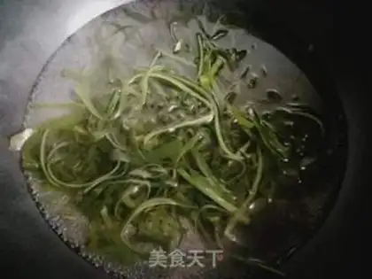 Make Garlic mud and seaweed step 2