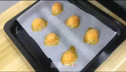 Make Salted egg soybread step 2