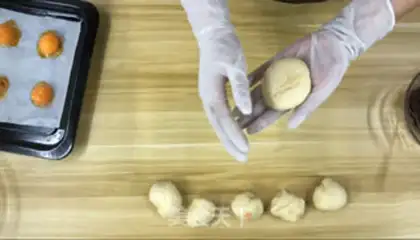 Make Salted egg soybread step 3