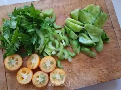 Make Seafood salad step 1
