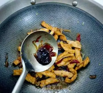 Make Fried abalone carrots step 2