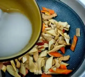 Make Fried abalone carrots step 4