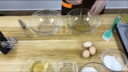 Make Salted egg and yellow ham rolls step 0