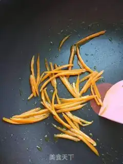 Make Pepper salt peanut rolls step 1