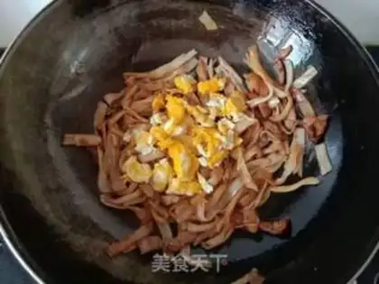 Make Egg beef fried river powder step 10