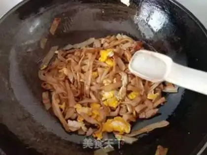 Make Egg beef fried river powder step 12