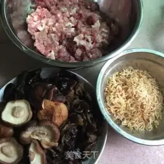 Make Mulberry mushroom meat buns step 3