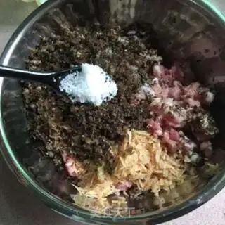 Make Mulberry mushroom meat buns step 5