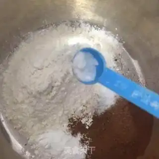 Make Chocolate cranberry marfin cake step 2