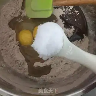 Make Chocolate cranberry marfin cake step 7