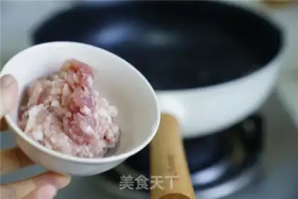 Make Mustard meat soup step 1