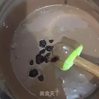 Make Chocolate cranberry marfin cake step 9