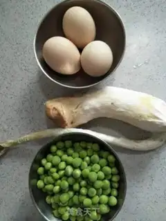 Make Pumpkin pea fried eggs step 0