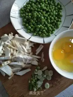 Make Pumpkin pea fried eggs step 1