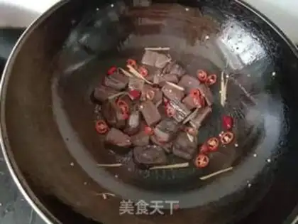 Make Garlic fried pig blood step 4