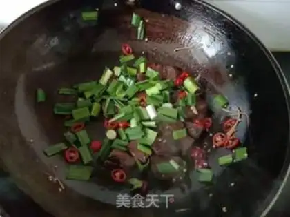 Make Garlic fried pig blood step 6