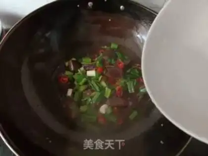 Make Garlic fried pig blood step 7