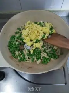 Make Pumpkin pea fried eggs step 7