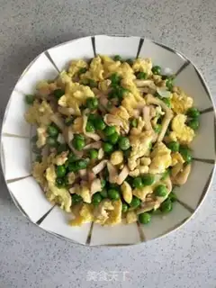 Make Pumpkin pea fried eggs step 8